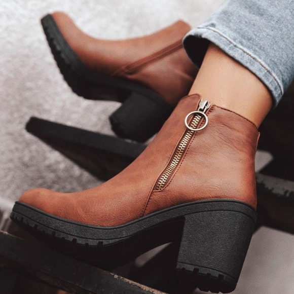 Tan color bootie - Picture 3 of 6